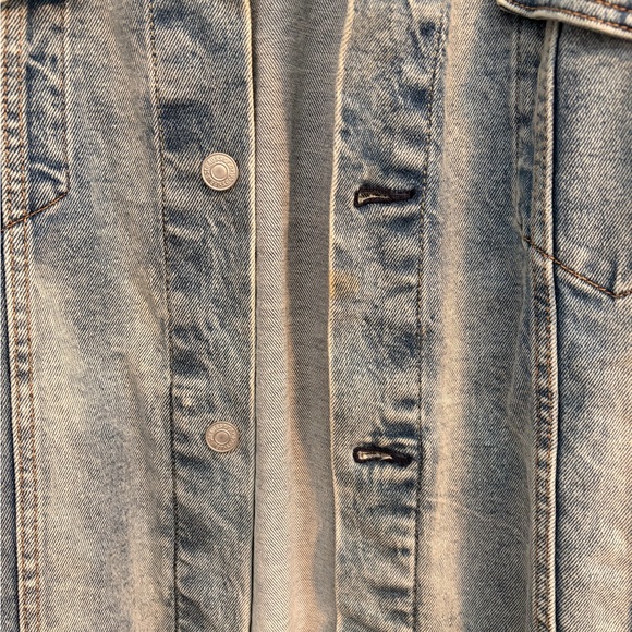 Levi's Classic Blue Denim Trucker Jacket - Picture 9 of 13